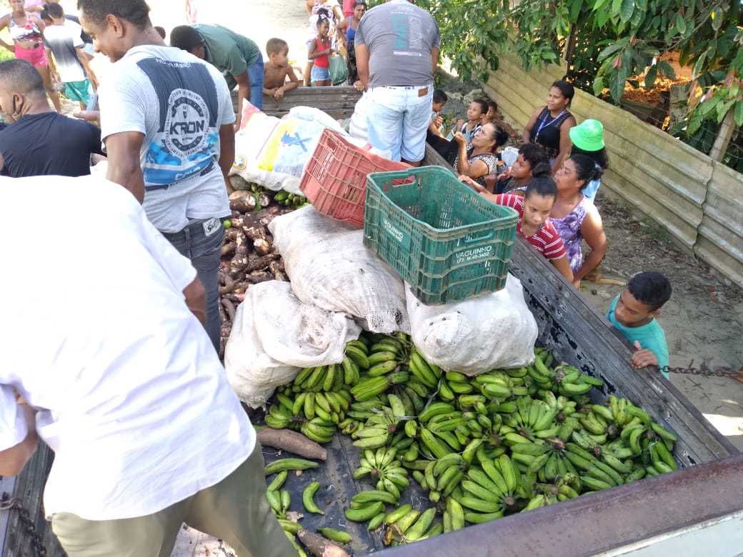 Camacã: Secretaria de Agricultura anuncia a chegada de água para 2 Assentamentos e faz entrega de alimentos para famílias